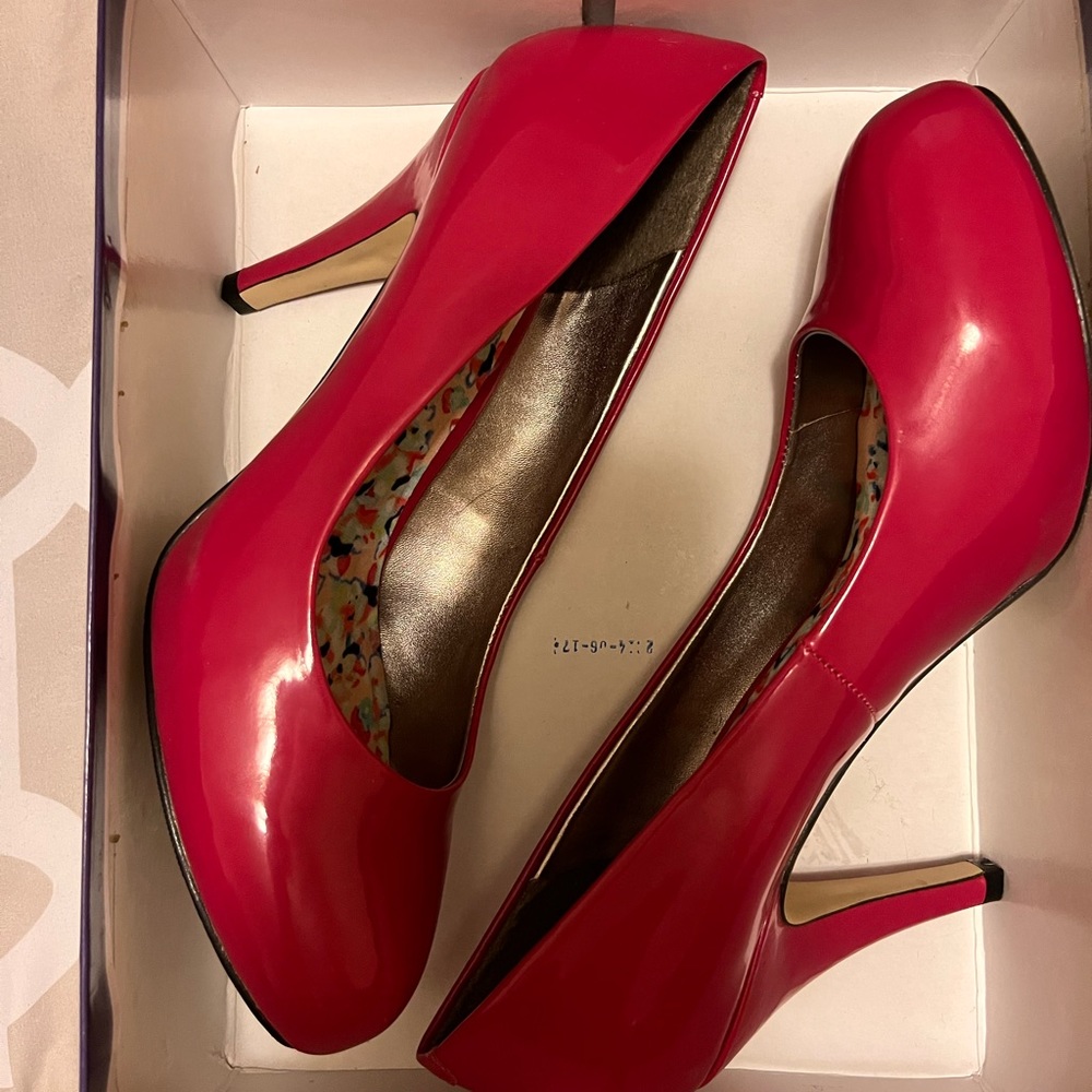 Madden Girl- Shine. Fuscha patent leather